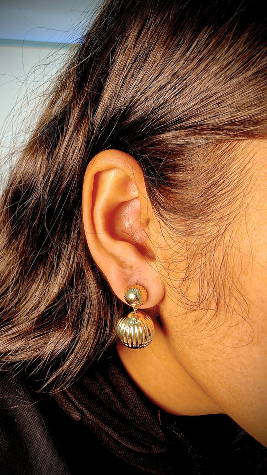 18kt Gold Sphere Dangling Earrings - Kakadia Jewels