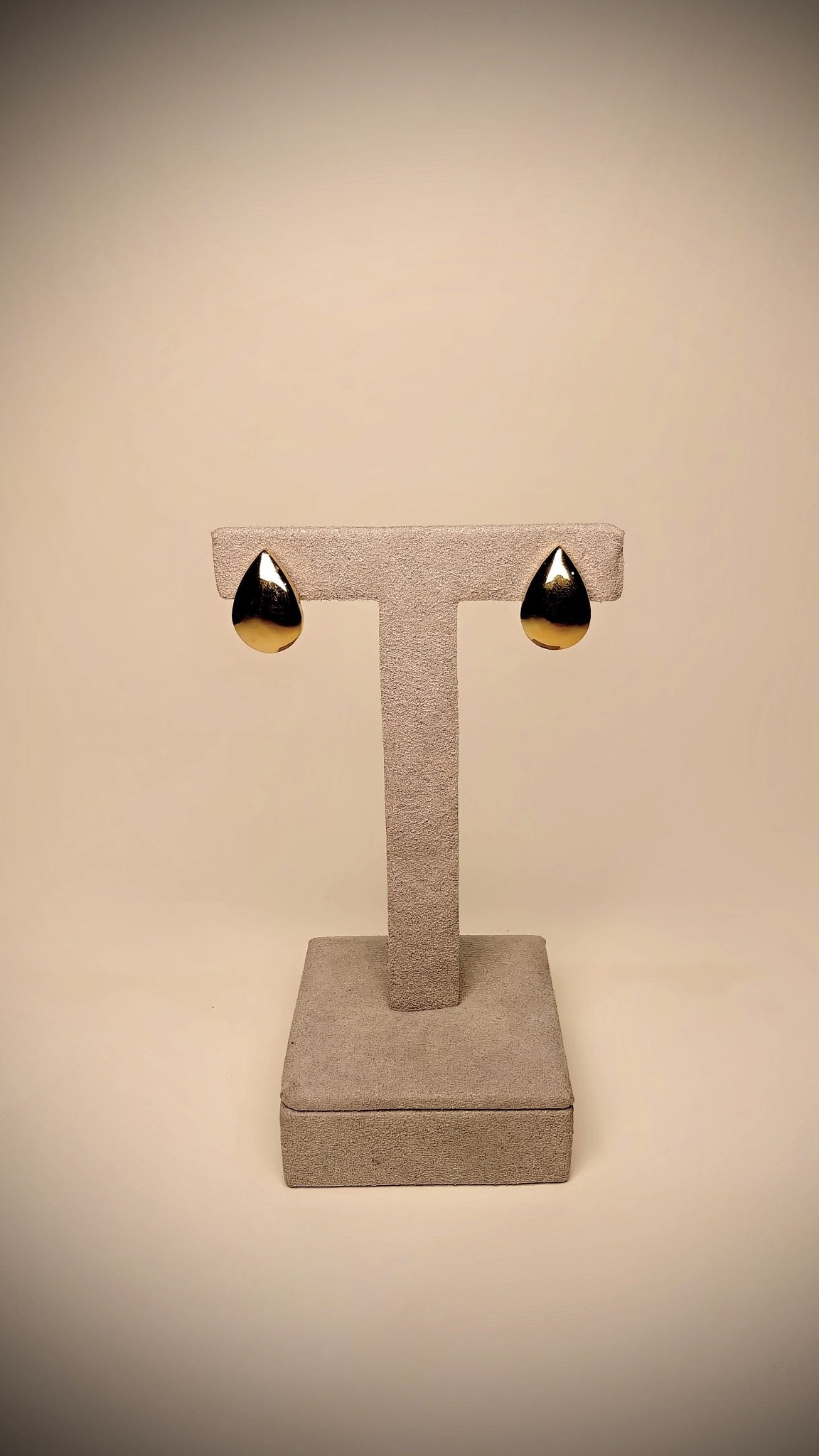 18kt Pear Gold Earring - Kakadia Jewels