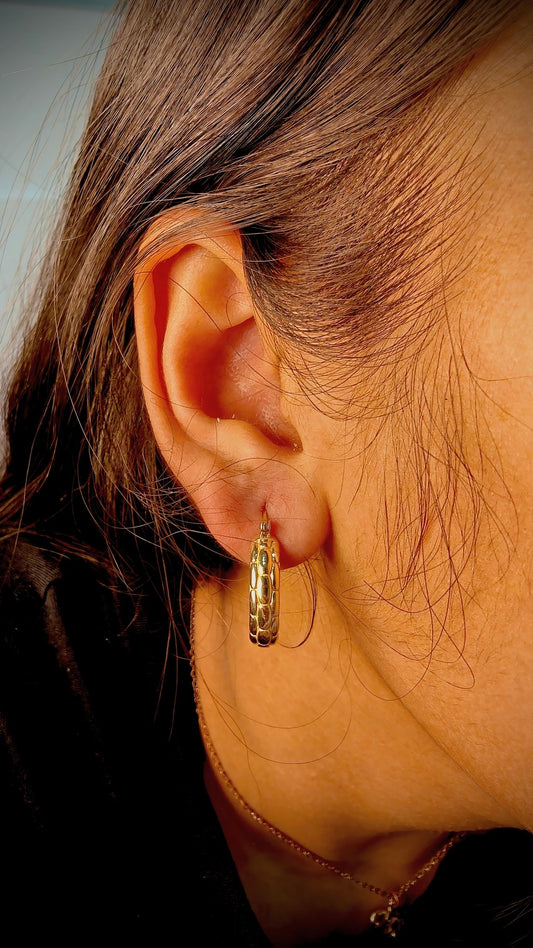 18kt Snake Skin Gold Hoop - Kakadia Jewels