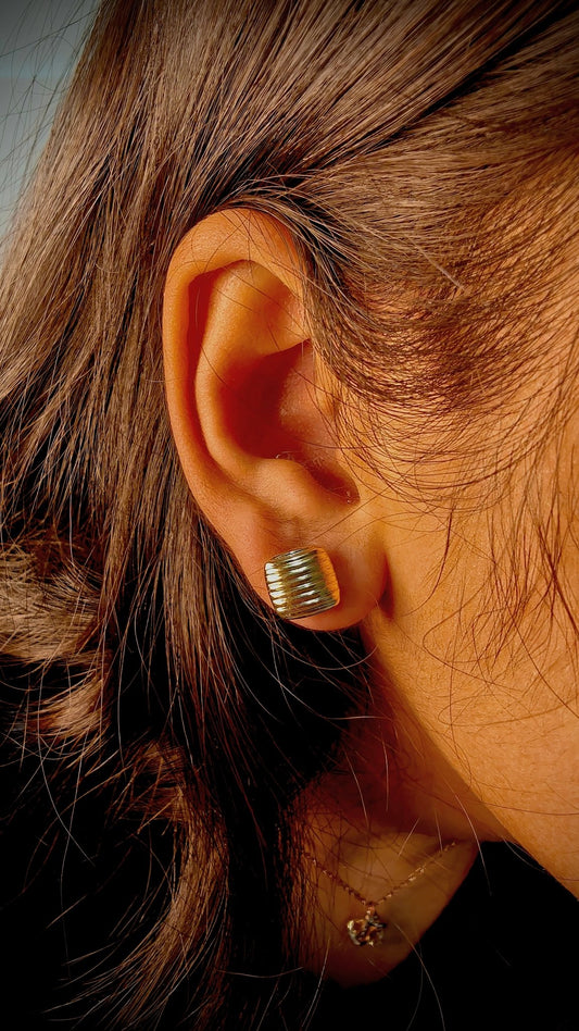 18kt Square Gold Earrings - Ribbed Design - Kakadia Jewels