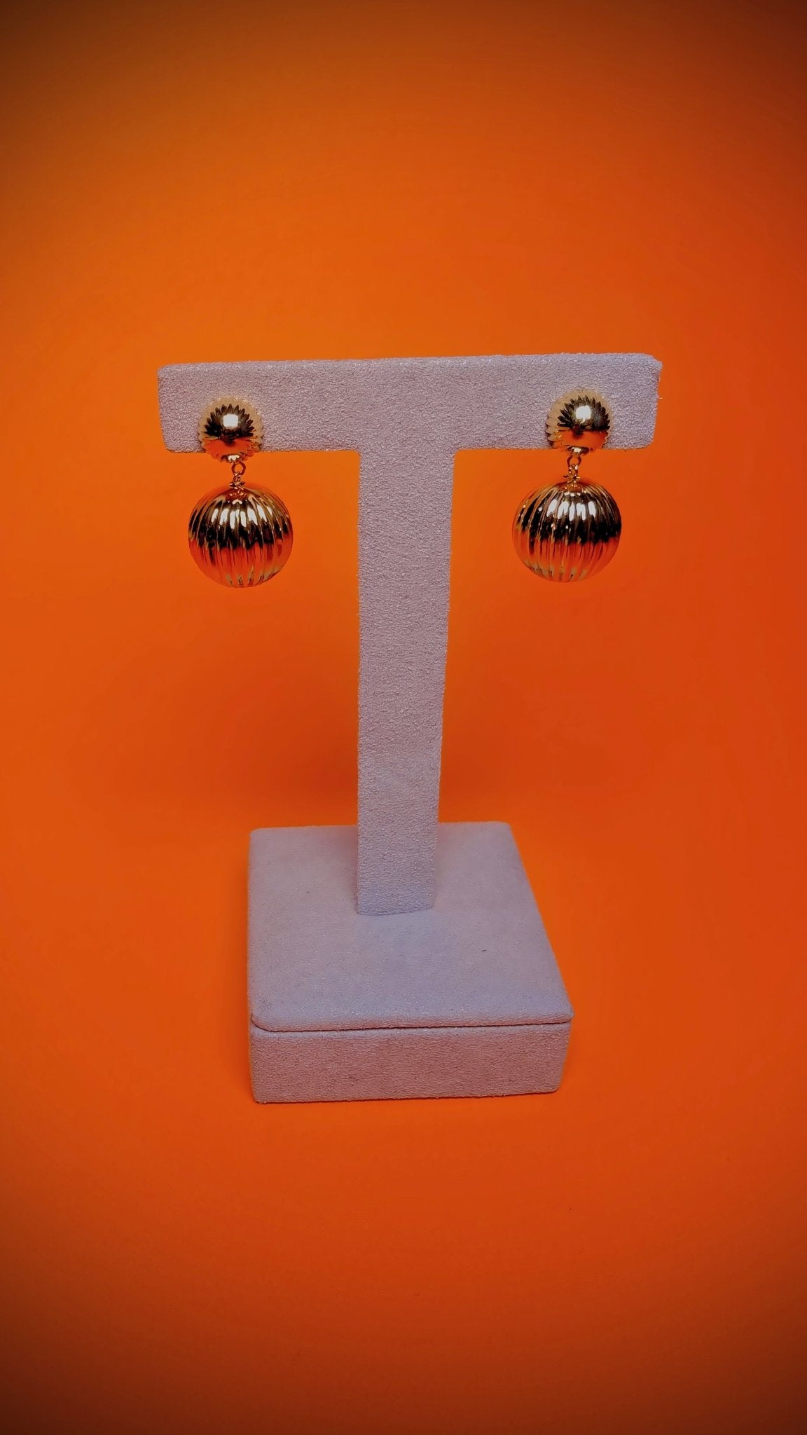 18kt Gold Sphere Dangling Earrings - Kakadia Jewels