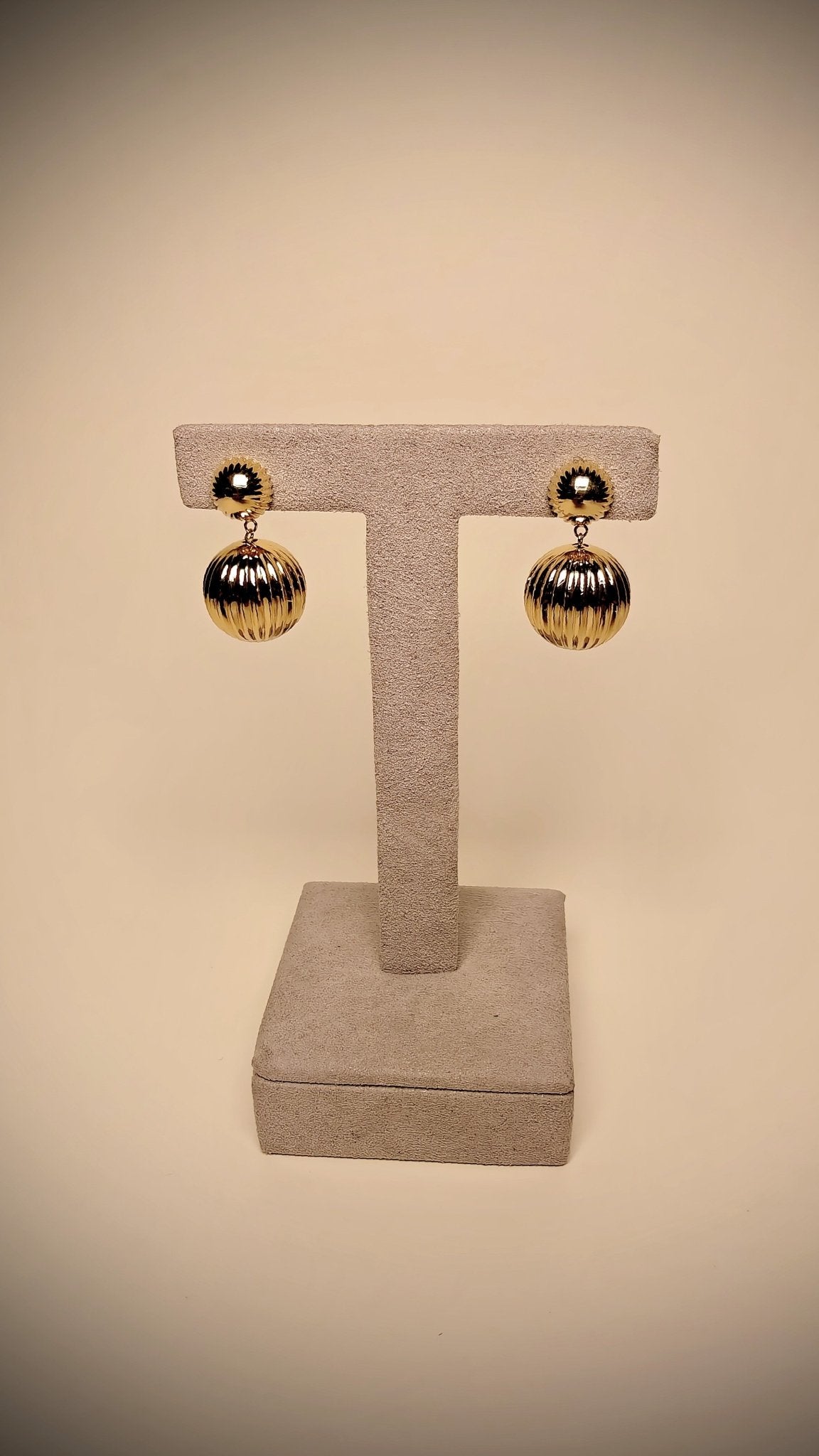 18kt Gold Sphere Dangling Earrings - Kakadia Jewels