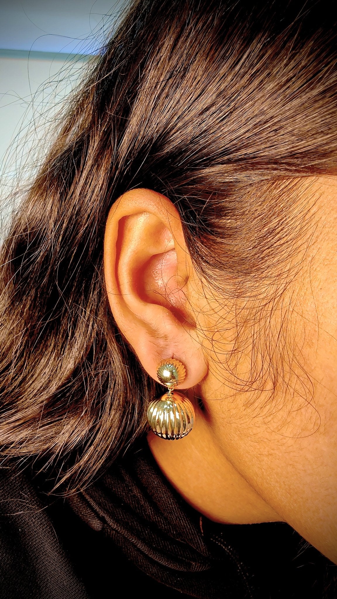 18kt Gold Sphere Dangling Earrings - Kakadia Jewels