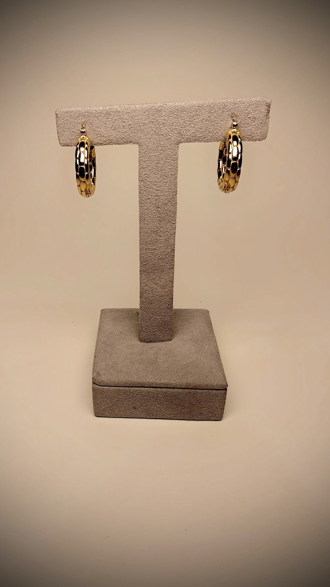 18kt Snake Skin Gold Hoop - Kakadia Jewels