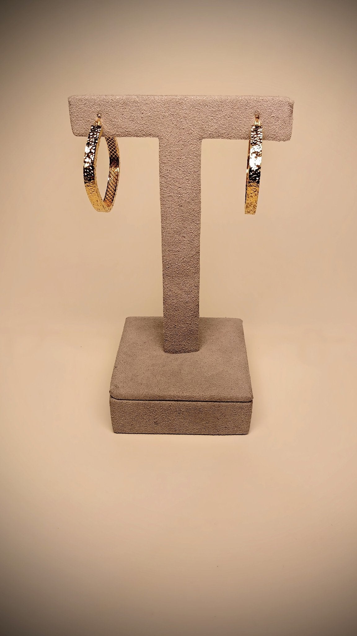 18kt Square Gold Hoop - Diamond Cut - Kakadia Jewels